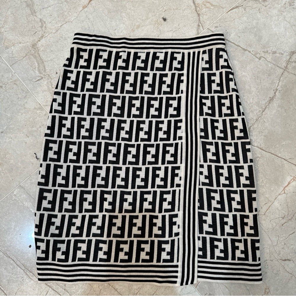 Fendi Zucca Logo Wrap Around Skirt White Black Cotton Rayon Knitted Size 40 EUC